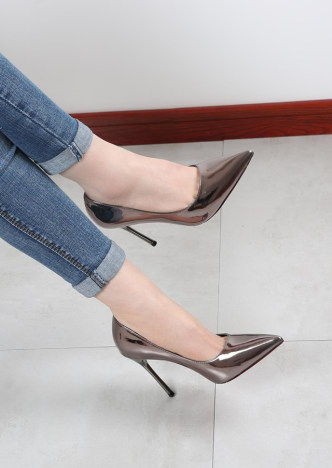 穿高跟鞋累脚怎么办小妙招,高跟鞋穿了累脚怎么解决