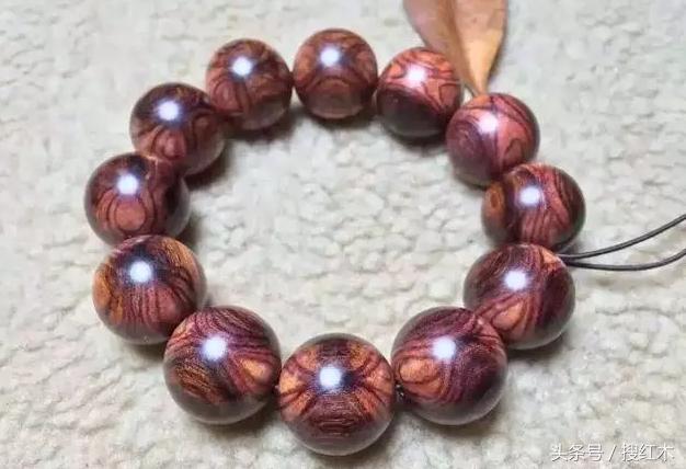 为什么海南黄花梨佩戴会发黑,海南黄花梨黑了怎么办