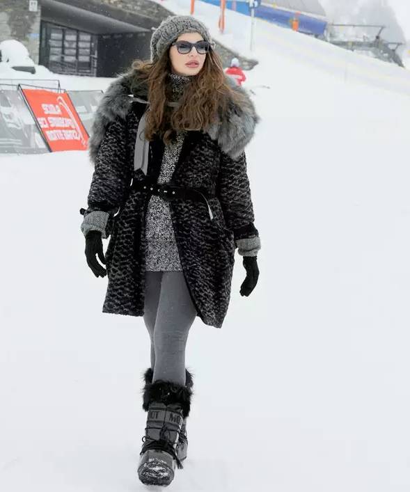 适合小个子冬天穿的雪地靴,腿短穿马丁靴还是雪地靴