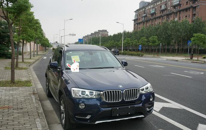 x320i,13款宝马x320i深海蓝