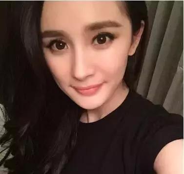 画眉毛的女博主,根根分明的画眉毛博主