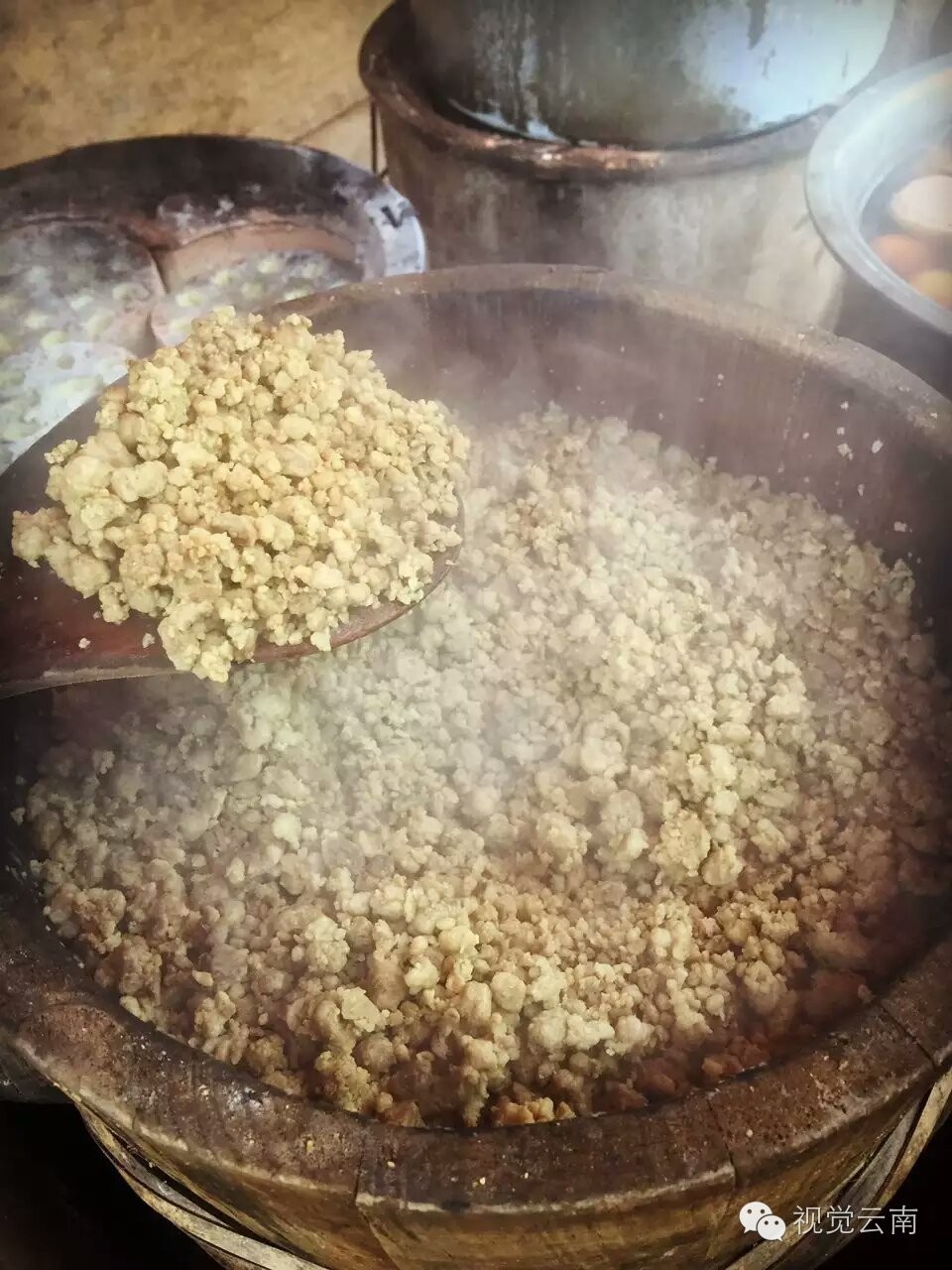 云南特色小吃玉米面饼,云南街边小吃洋芋饼怎么搞