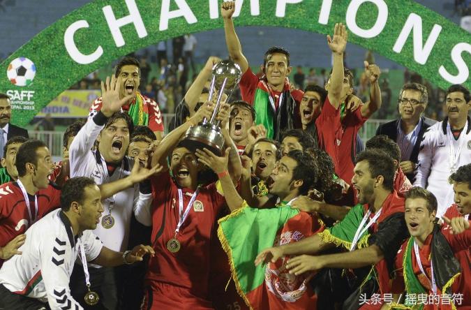 战火烧不毁的足球梦，国足们看了是否有触动？