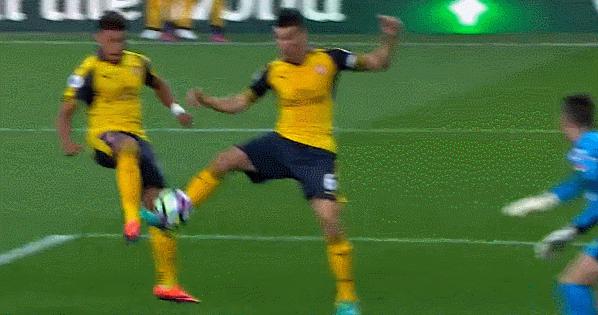 足球争议判罚集锦,足球争议判罚完整版