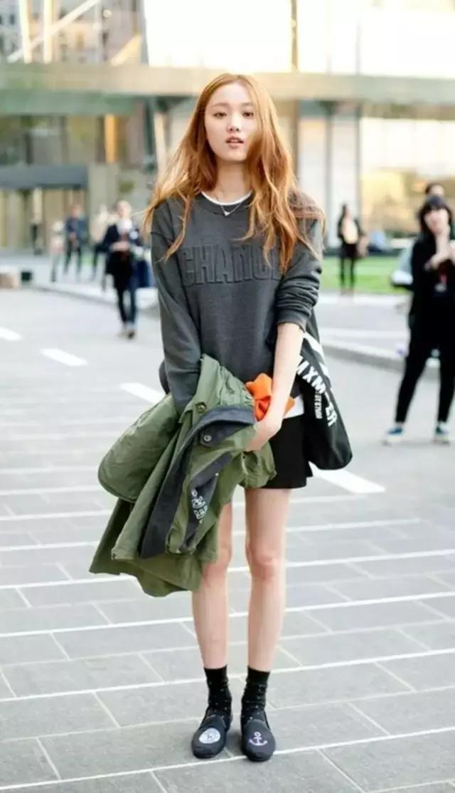 秋天如何优雅地露袜子 (秋天如何优雅的露袜子)