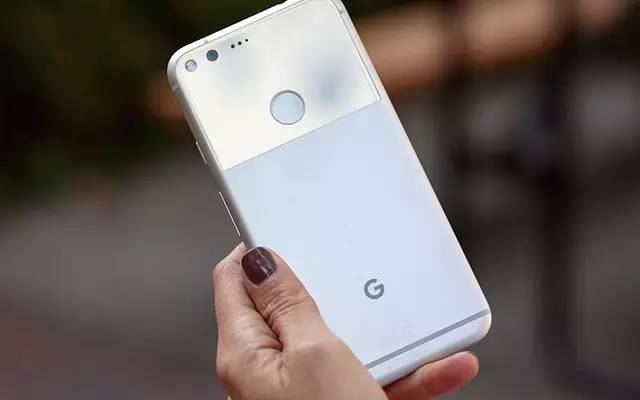 丑哭了！谷歌新旗舰手机拍照狂虐苹果三星，外观设计就是灾难