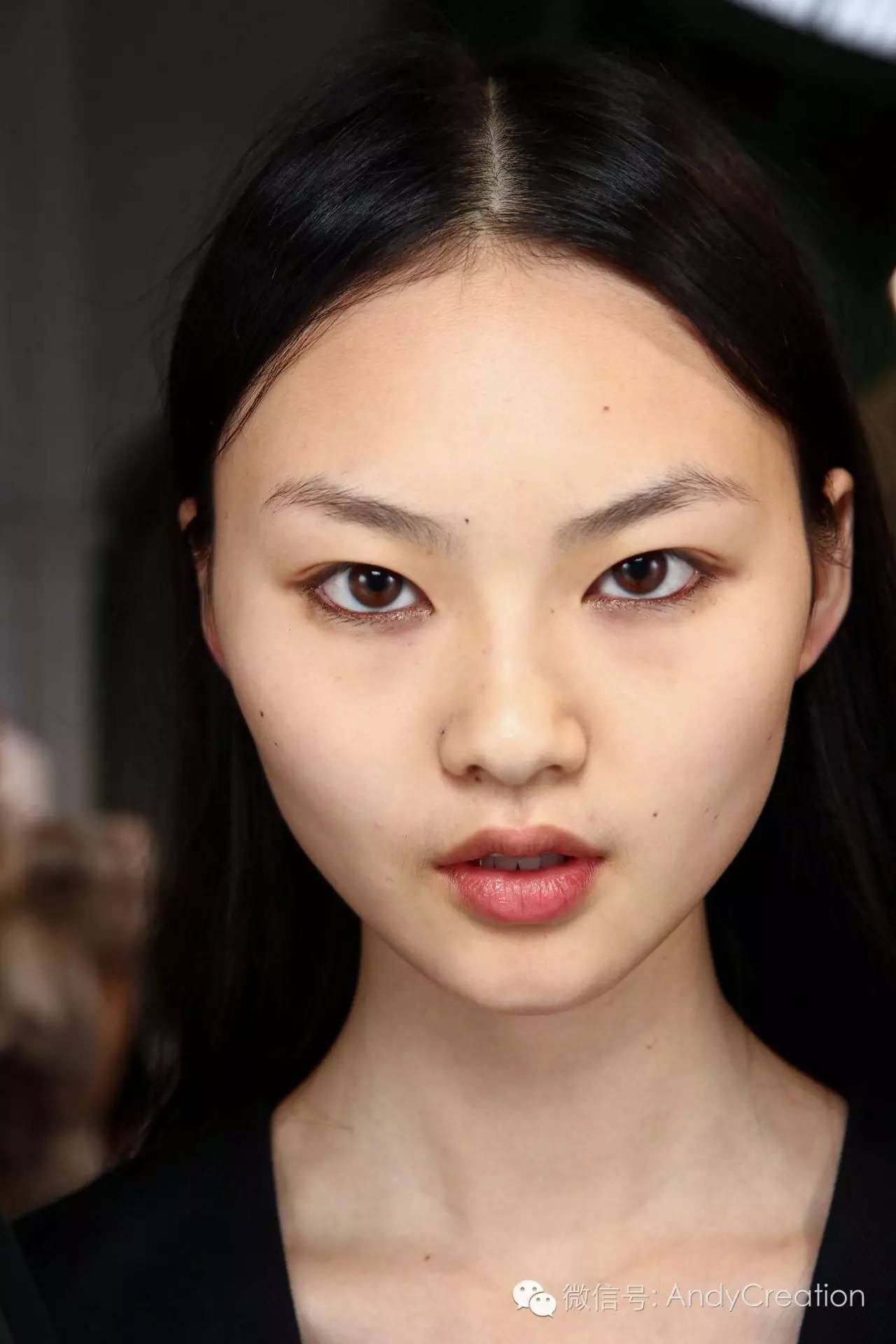 2019秋冬秀场妆容,巴黎时装周的妆容衣服特点