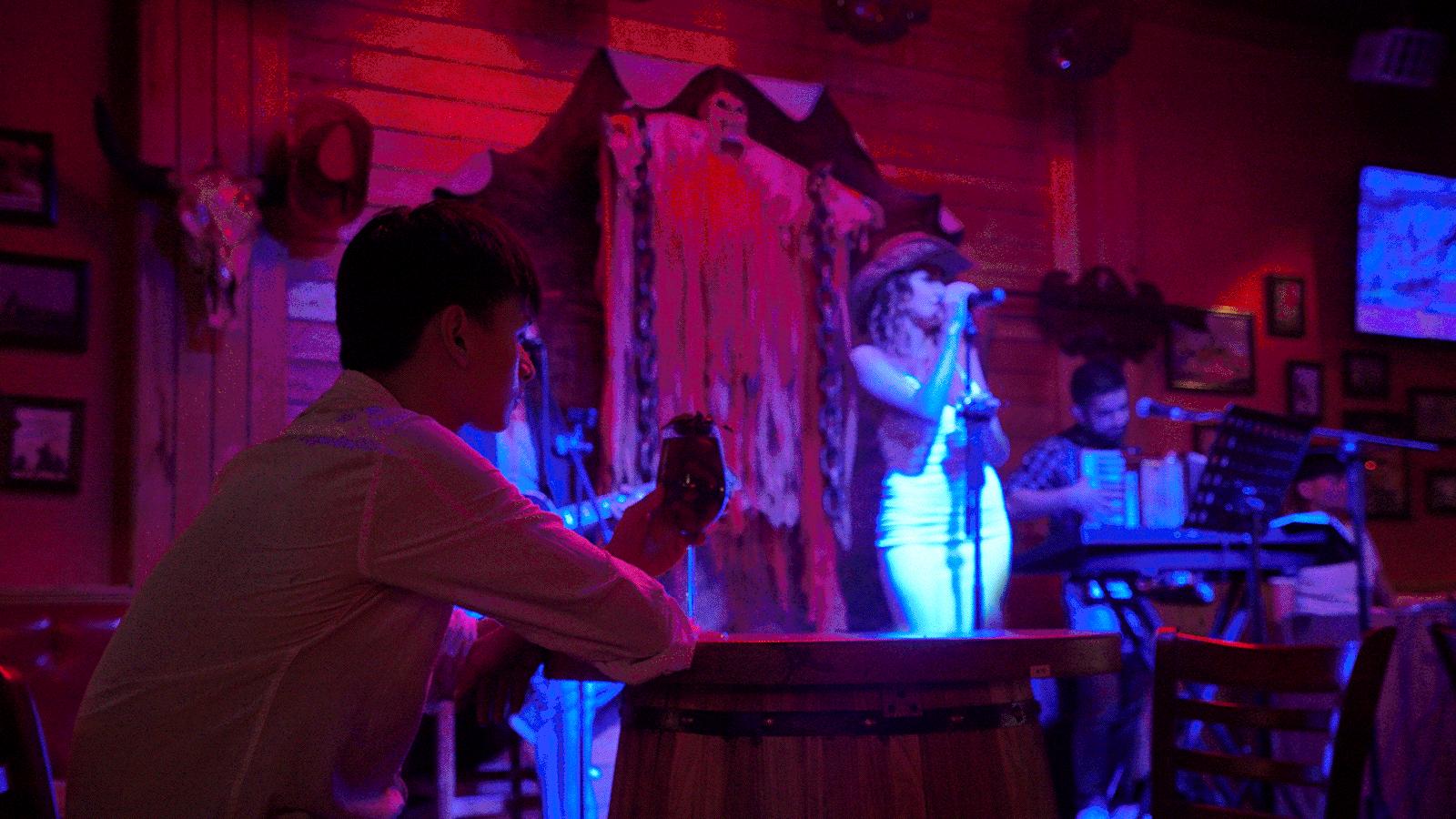 这家店,凭什么7点就能坐满,直到凌晨1点还有人舍不得走