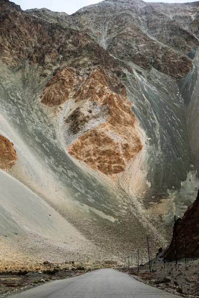 看头条后天就能从克拉玛依坐火车到喀什啦！