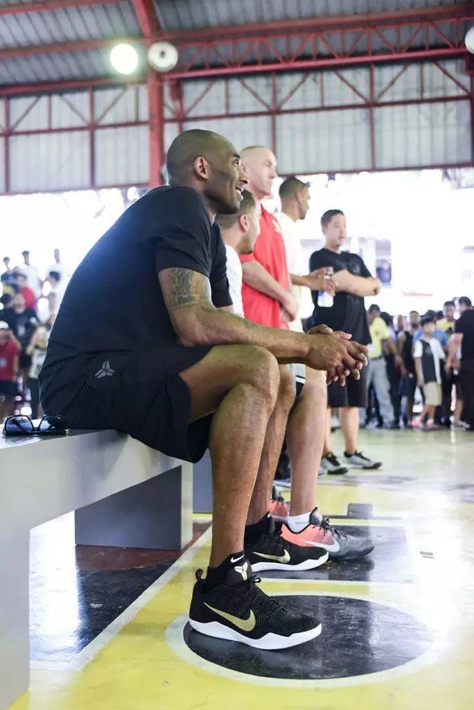 看上去很有钱！一大波土豪金球鞋金晃晃来袭！