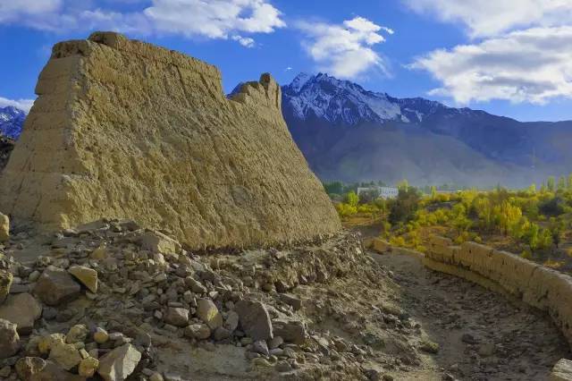 看头条后天就能从克拉玛依坐火车到喀什啦！