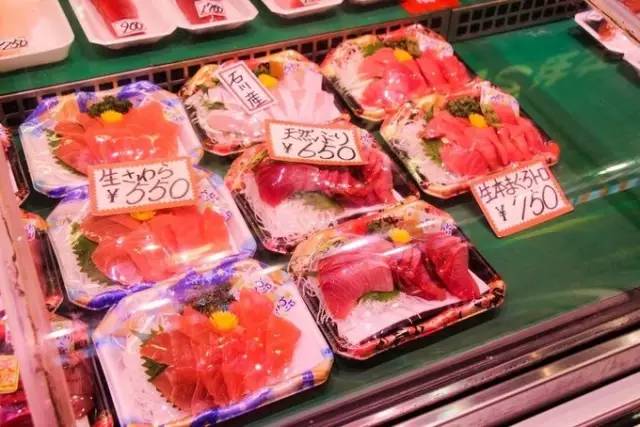 红叶堪比京都，温泉不输北海道的赏枫地，11-12月往返机票￥800+，不用担心人潮说走就走