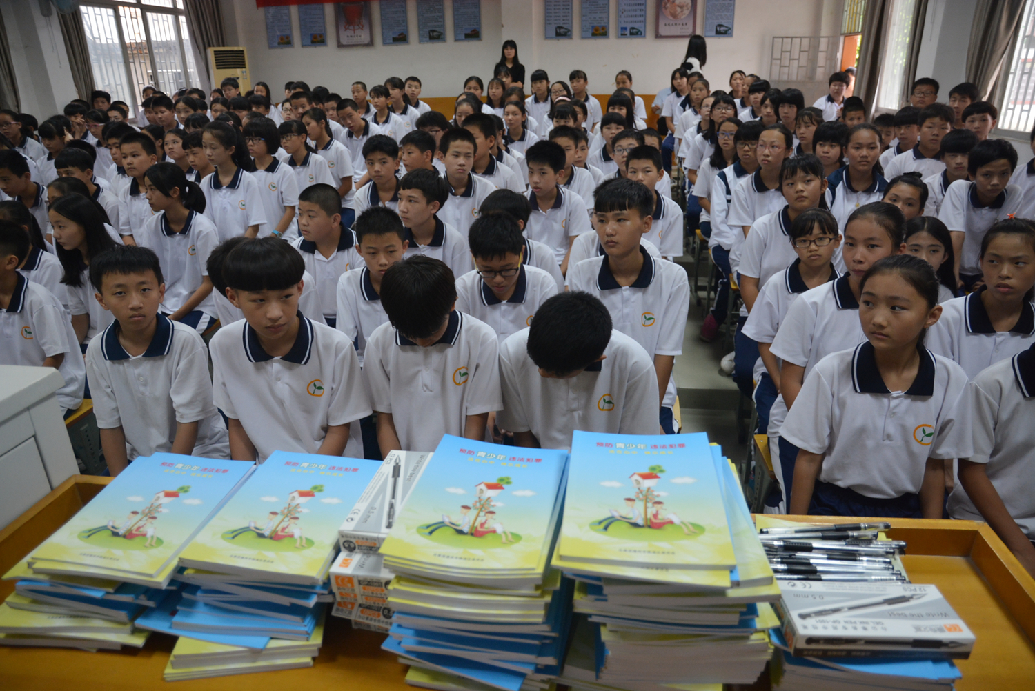 枫检快讯|检团携手走进云光中学，未检姐姐送上法治大餐