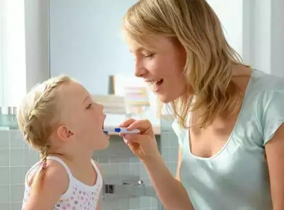 宝宝龋齿可能引发全身性疾病,妈妈必须知道的0~6岁牙齿护理