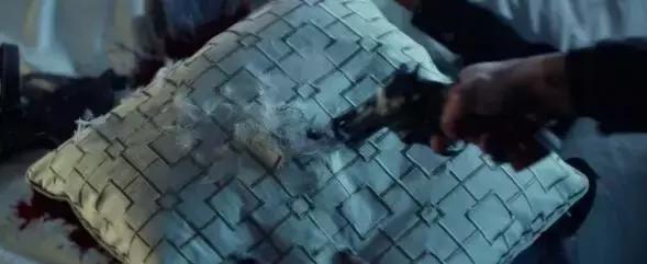 战术美学|《疾速追杀》的“枪械世界”