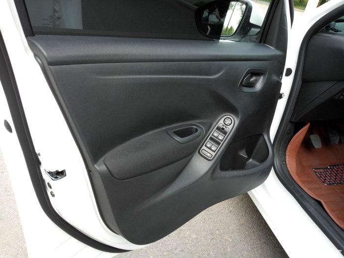 新款标致301幸福版,标致301旅行