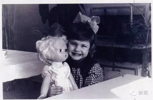 11岁卖水果，19岁嫁王室，29岁成LV太子妃……