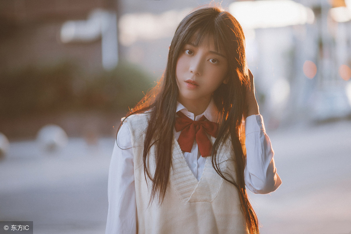 小说：穷媳妇没用过雪花膏，看到小伙买来的东西，感动哭了