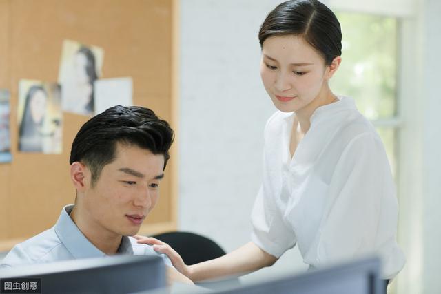 小说：遇到小混混找事，小伙反手打警局电话，学会用法律解决问题