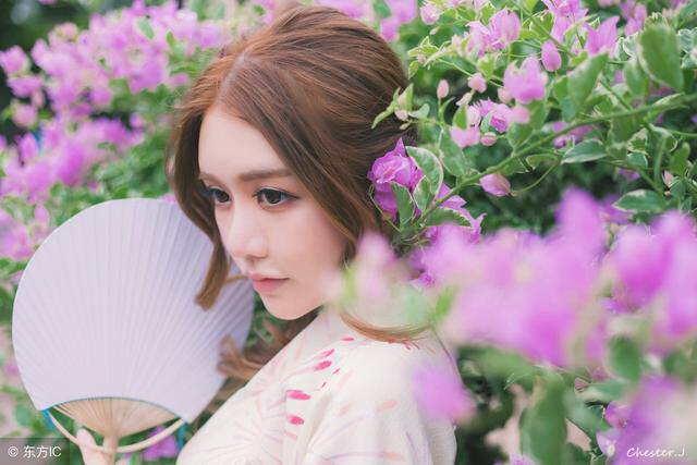 小可爱和大可爱相遇,大可爱和小可爱吃零食