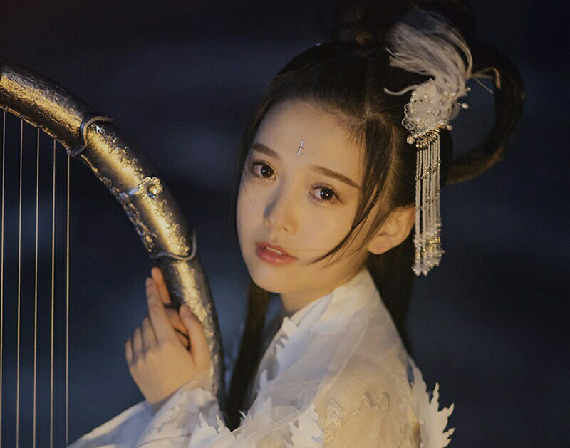 小说：她从空间灌了三瓶灵泉水，拿到拍卖场，拍卖价能养她一辈子