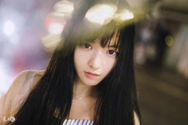 小说：偶遇罕见陨石，他豪爽掏钱买下，老板却倒给了他7400万