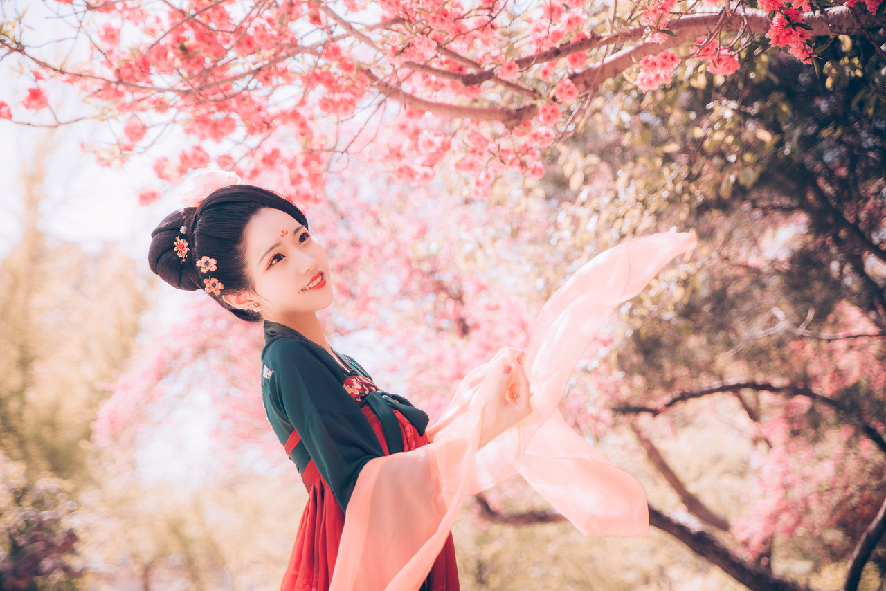 小说：绝代天骄通天教主，我让他多吃猪脑补补