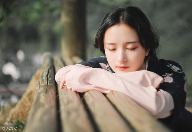 小说：前世女友被人陷害，抑郁自杀，重活一世，他定要护她周全