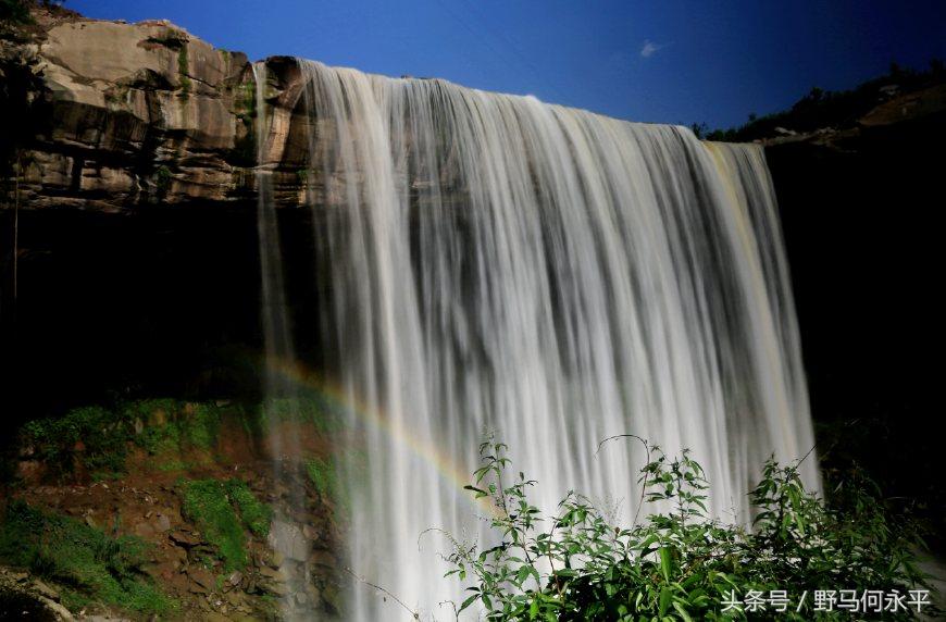 万亩花海醉游人,万亩油菜花海醉游人