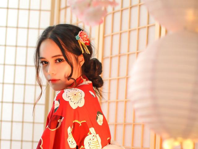 小说：我见丫鬟被污蔑偷镯子，想起前世她为护我而死，决定保护她