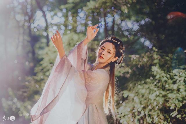 小说:她煤气中毒醒来,观世音说她就是白素贞了,从此逆袭