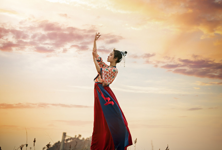 末世女穿越古代当女帝,末世小说女帝