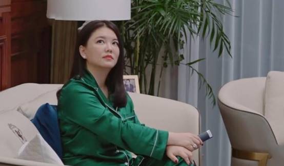 炫富一姐李湘：早餐花7000元，富养女儿惹争议，被王岳伦戴绿帽