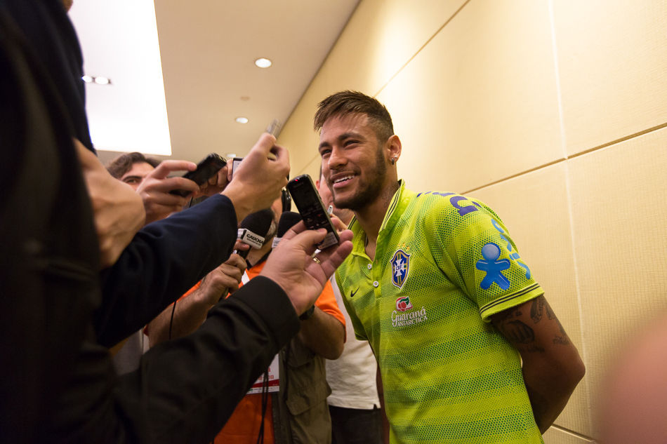 巴西球星内马尔的感情史,内马尔绯闻女友