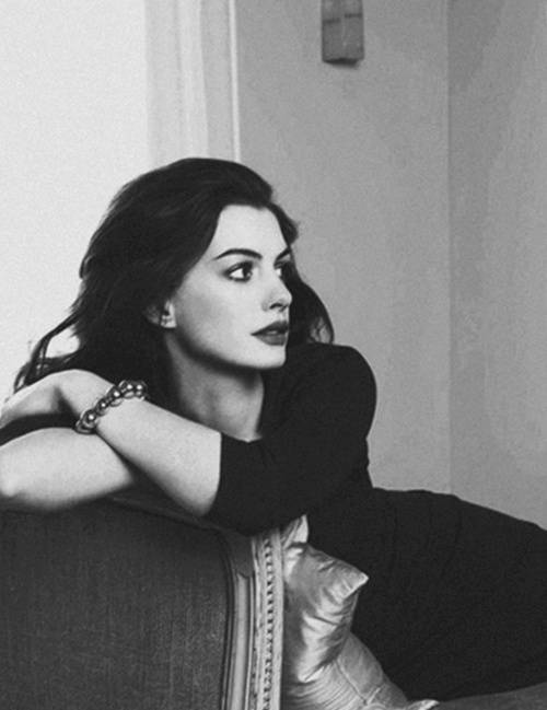 美国安妮海瑟薇短发,欧美女明星盛世美颜安妮海瑟薇