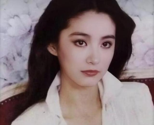 岁月不饶美人?其实皮肤松弛,白发皱纹,根本不影响她们风华绝代