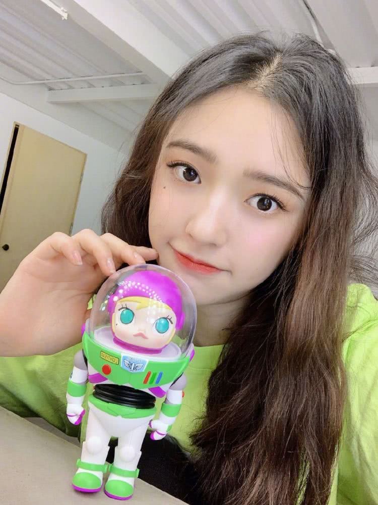 星爷独宠林允：模仿倪妮傍上冯绍峰，背刺周洁琼勇敢索吻王大陆