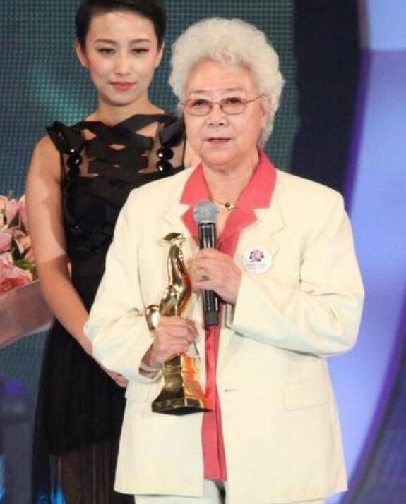 老艺术家田华的抗癌经历,87岁的田华近况