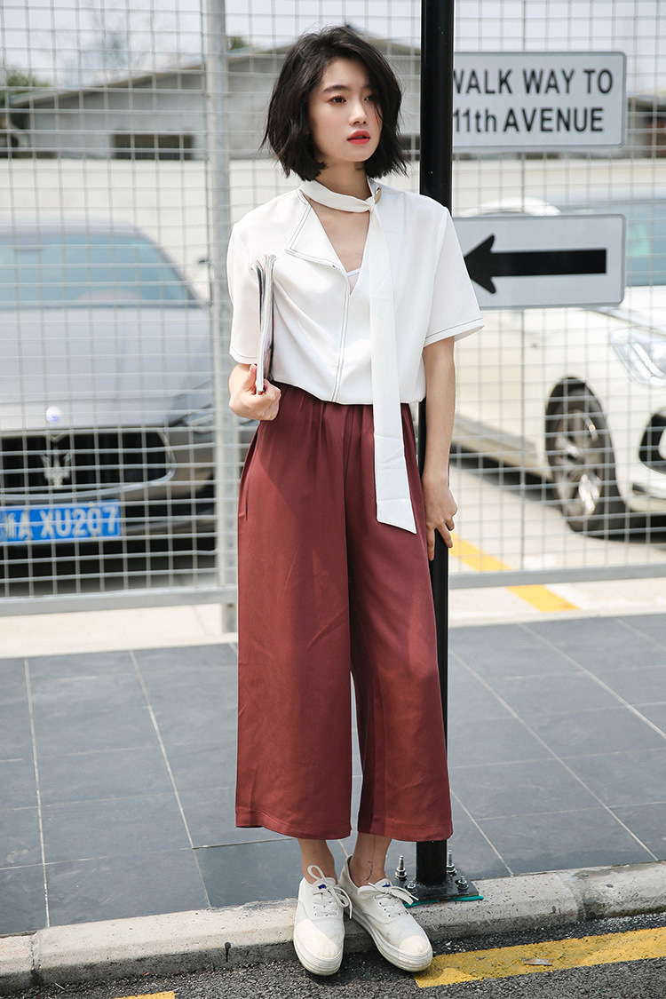 这才是阔腿裤的正确“打开方式”，搭配这4件上衣，显瘦气质