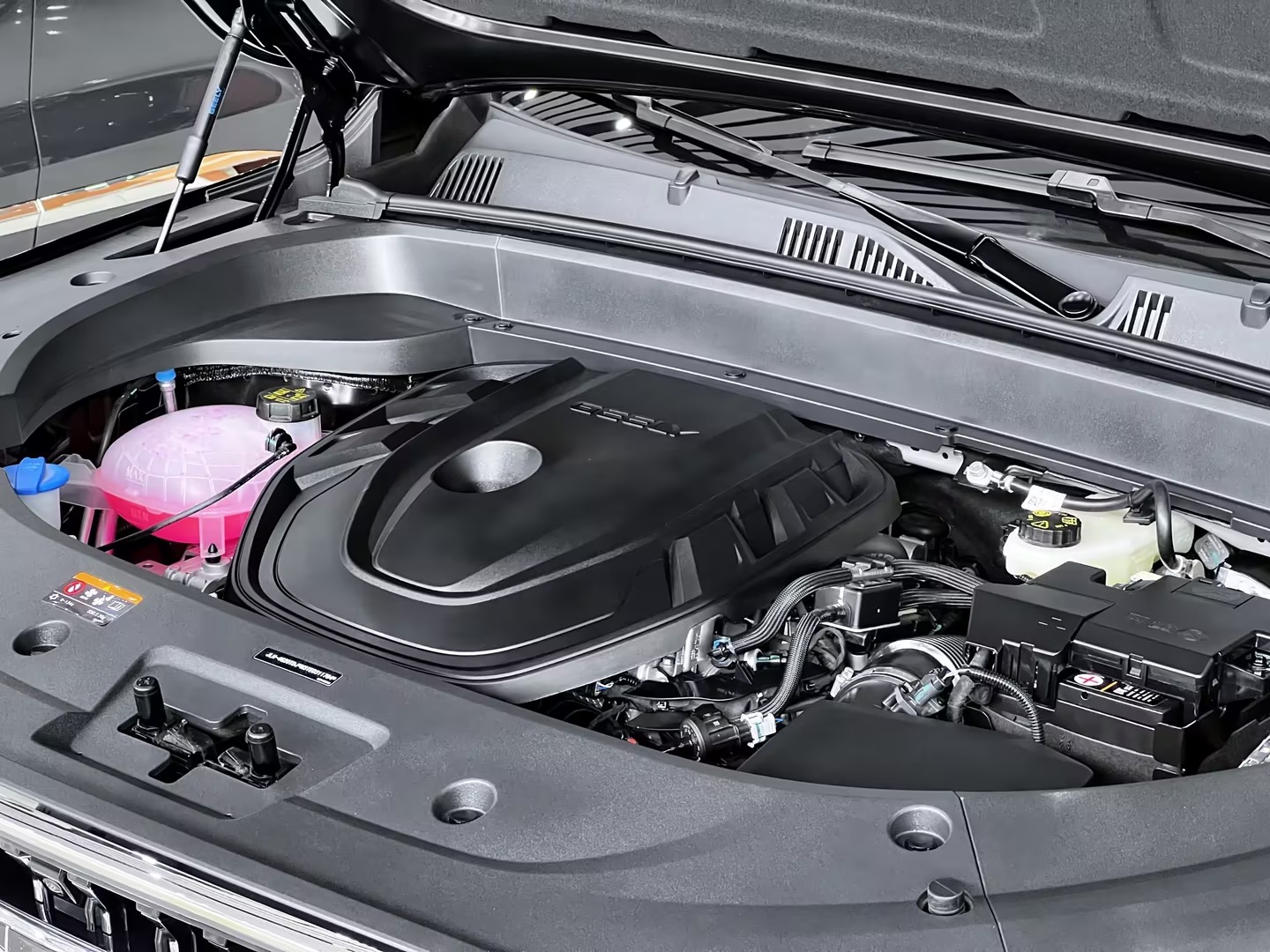 标配四驱2.0t发动机9速变速箱,2.0t四驱版20万左右