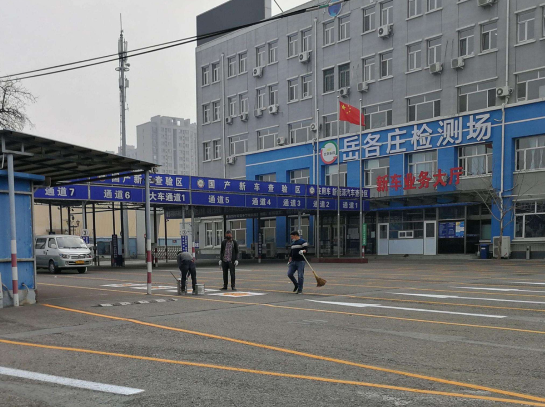 自己上牌和4s店上牌要少用多少钱,在4s店上牌需要哪些流程和费用