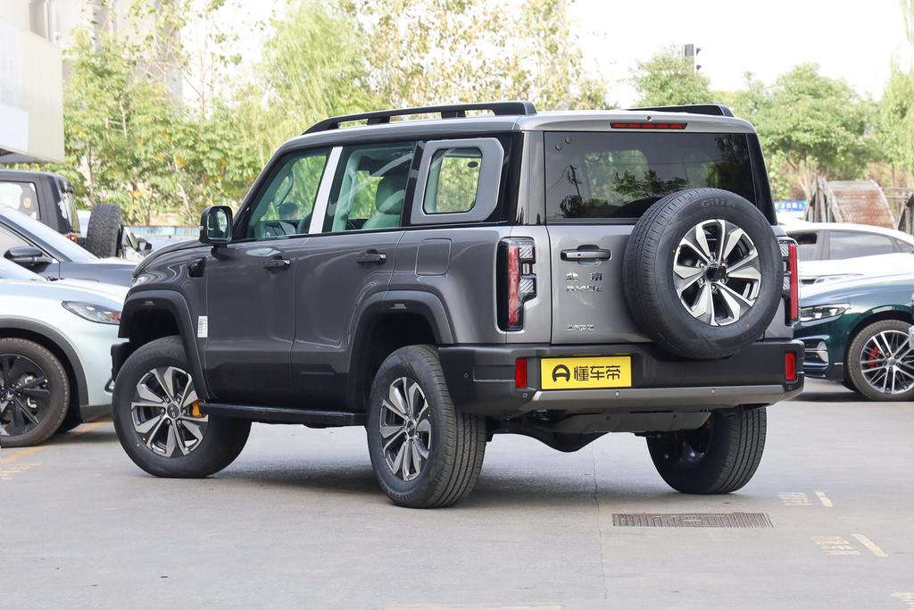 2019款北京bj40现在什么价,北京bj40环塔冠军版2022款试驾