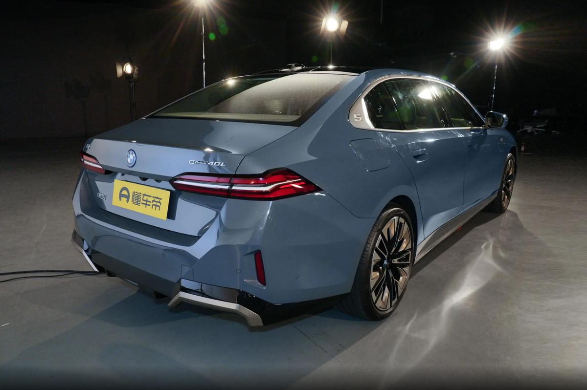 奔驰eqe与宝马i5哪个值得买,宝马i5和奔驰eqs是一个级别吗