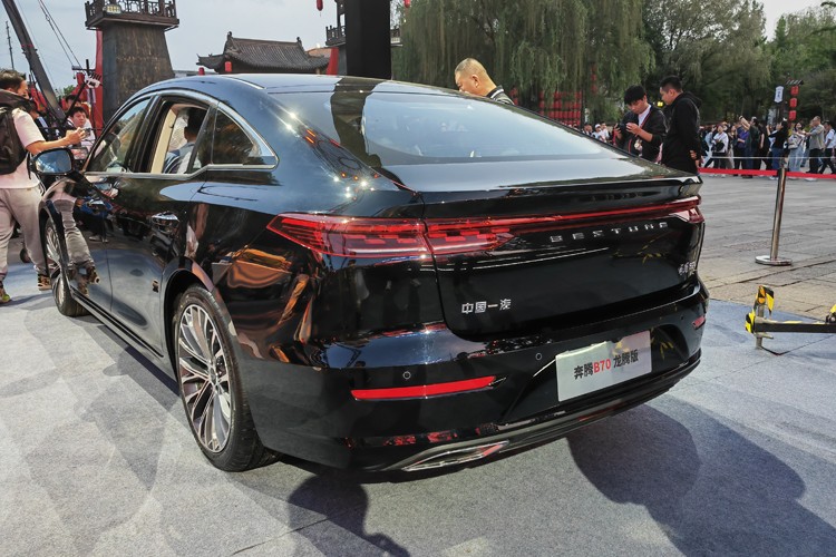 奔腾b70龙腾版价格优惠,奔腾b70龙腾版和畅享版有什么区别