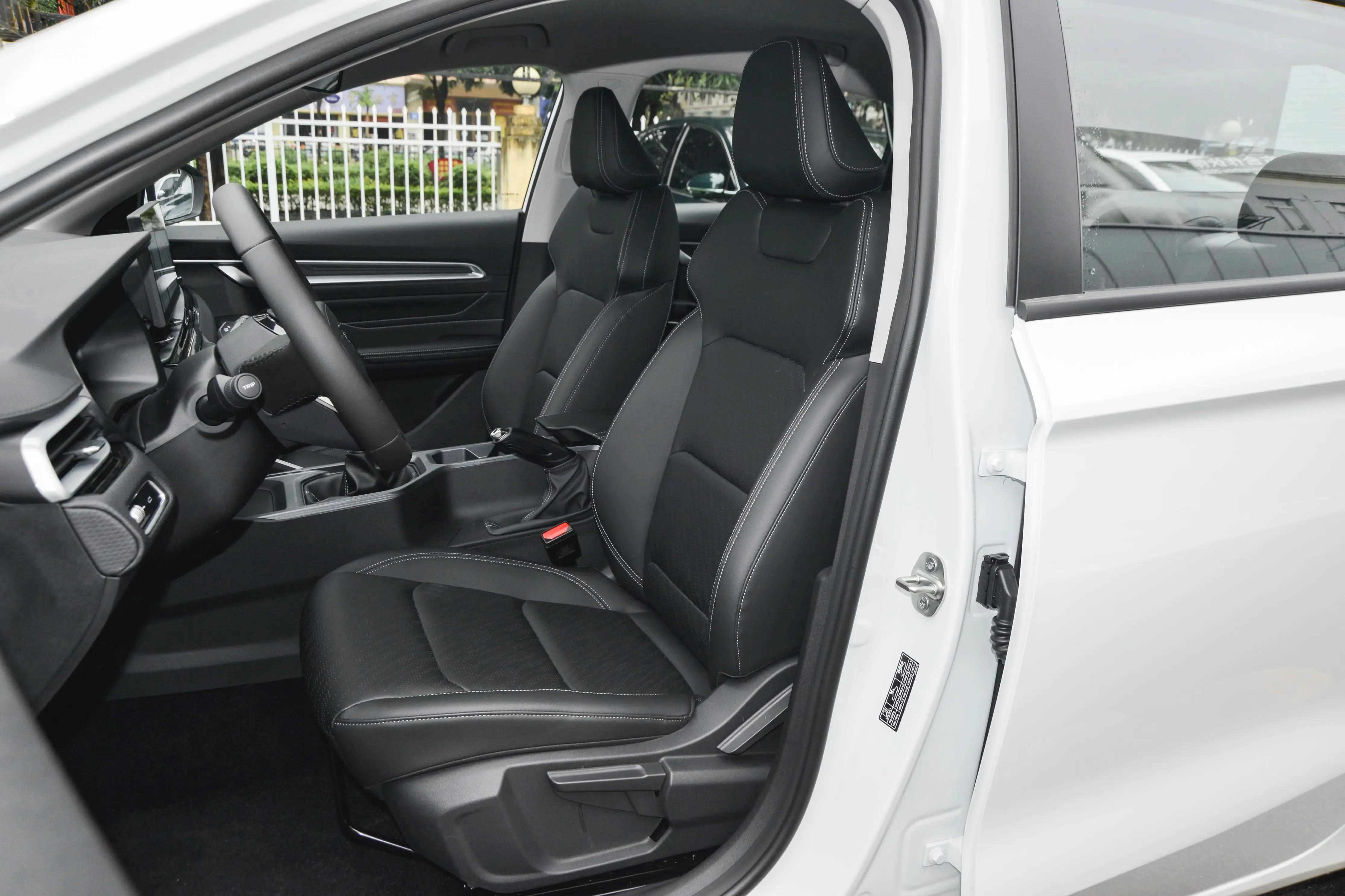 帝豪5mt豪华型,吉利帝豪第四代性价比高的配置