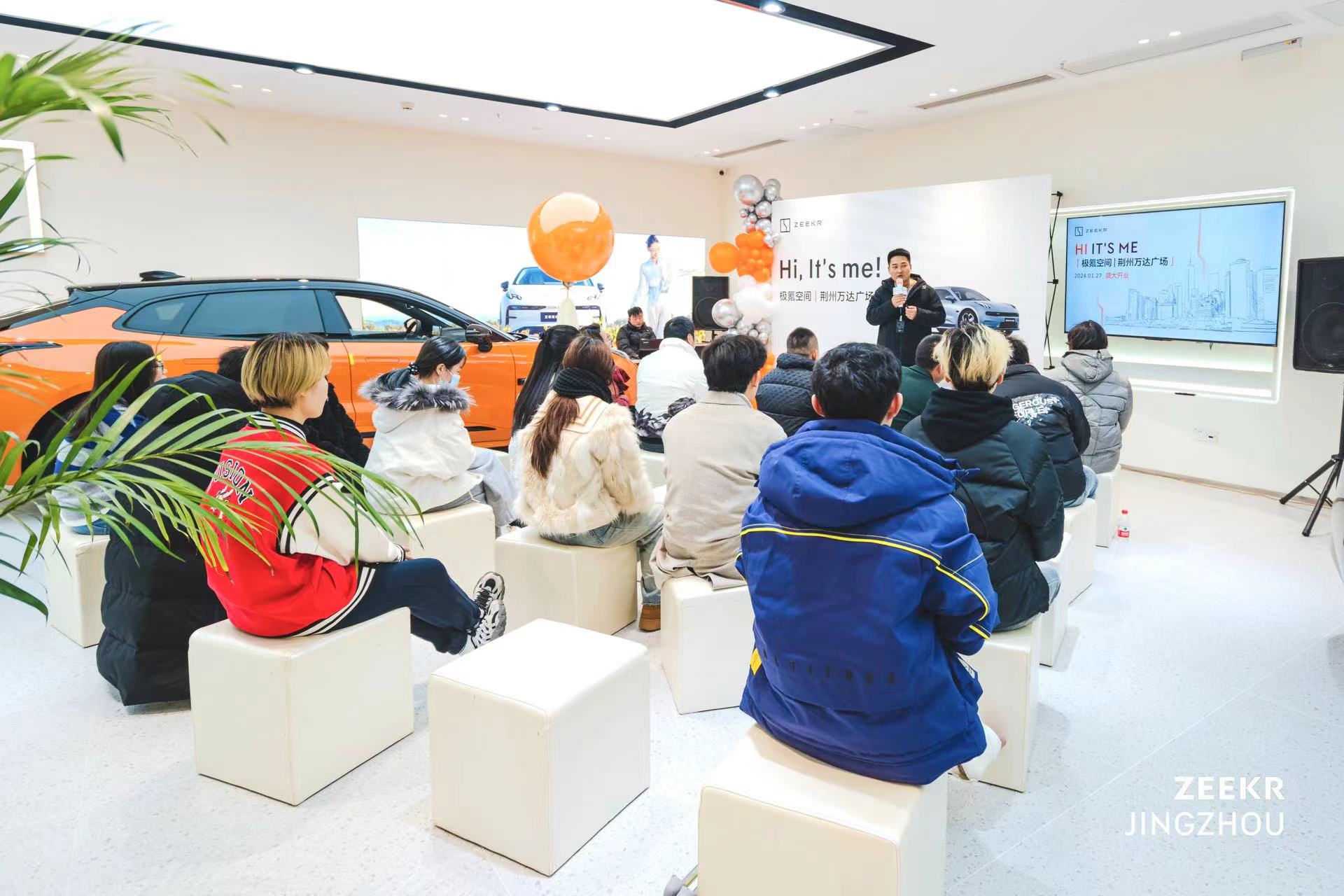 鏋佹蔼绌洪棿鑽嗗窞涓囪揪骞垮満,鏋佹蔼鏂板煄