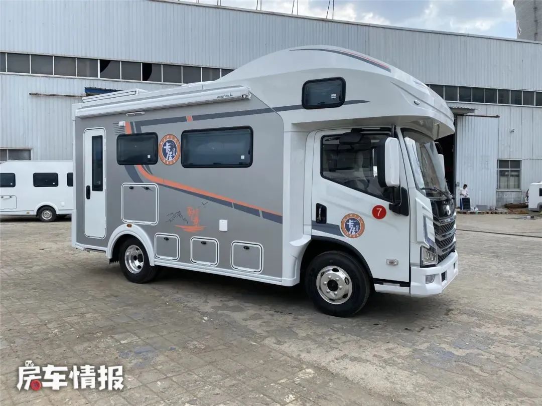 30万带单拓展的轻卡房车,可以带拖挂房车的轻卡房车