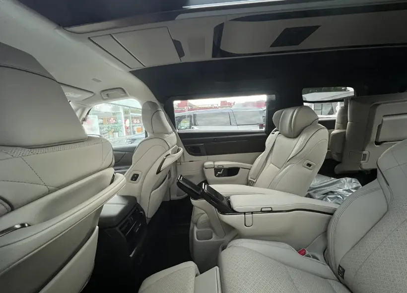 丰田埃尔法2020款加价100万,穷人的埃尔法