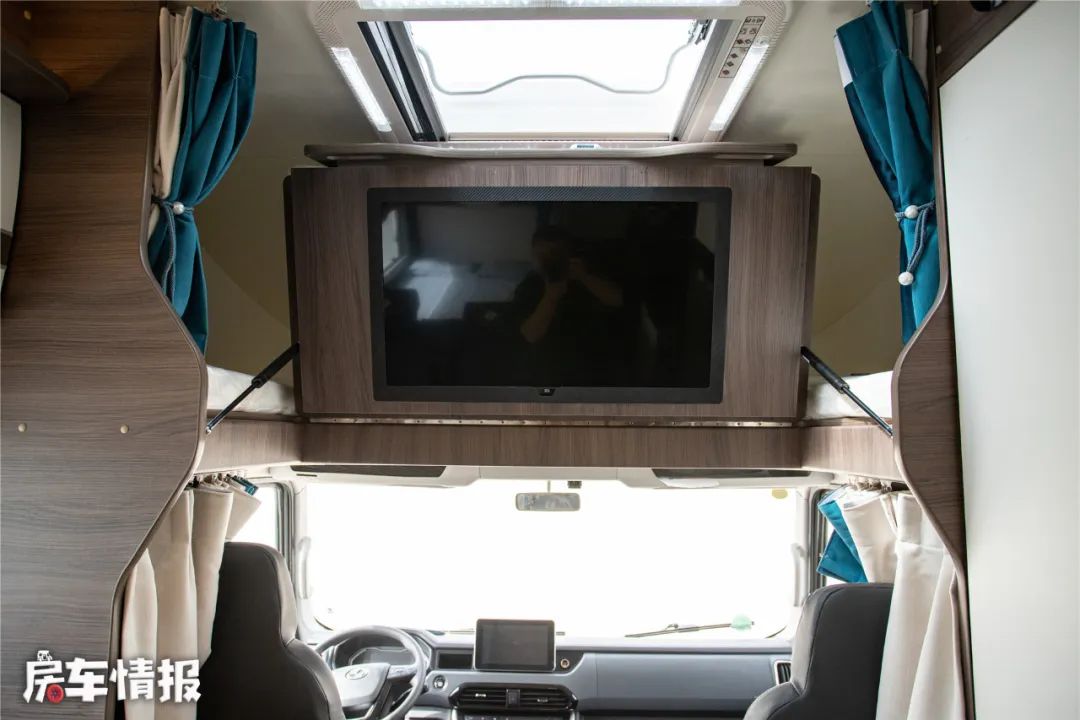 12万上汽跃进s100平头轻卡房车,跃进h300轻卡房车室内220v电源