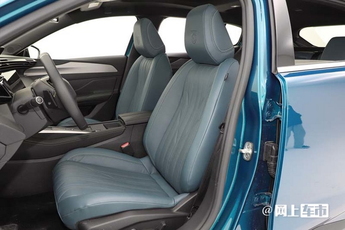 加4万买轿跑版！标致408X售14.57-17.97万元，你会选择哪个？